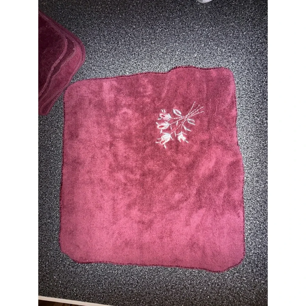 Vtg Embroidered JC Penny's Home Collection Maroon  Towels 2 Bath /2 Hand/ 2 Wash